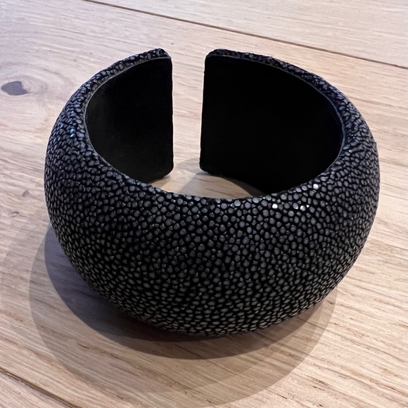 Shagreen bracelet in deep ink blue - Picture 4 of 8